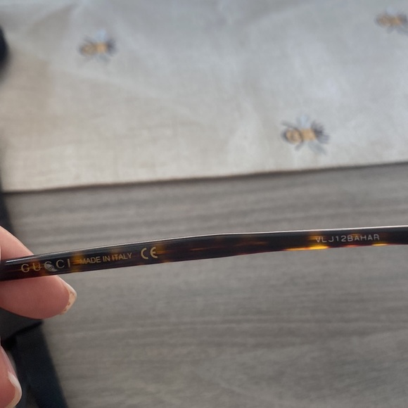 Women’s Gucci Sunglasses - Picture 5 of 7